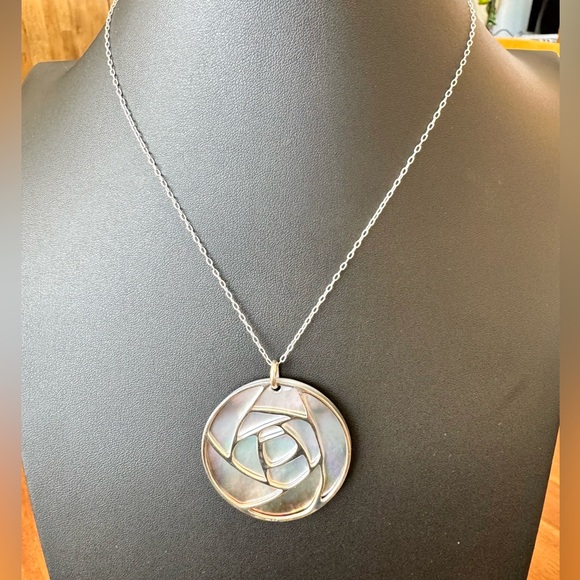 Rose Shell Pendant Necklace - Picture 3 of 7